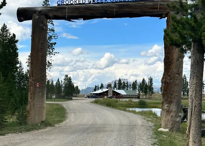 Resort Crooked Creek Guest Ranch *