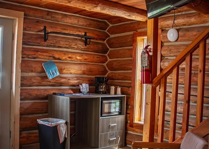 Crooked Creek Guest Ranch *
